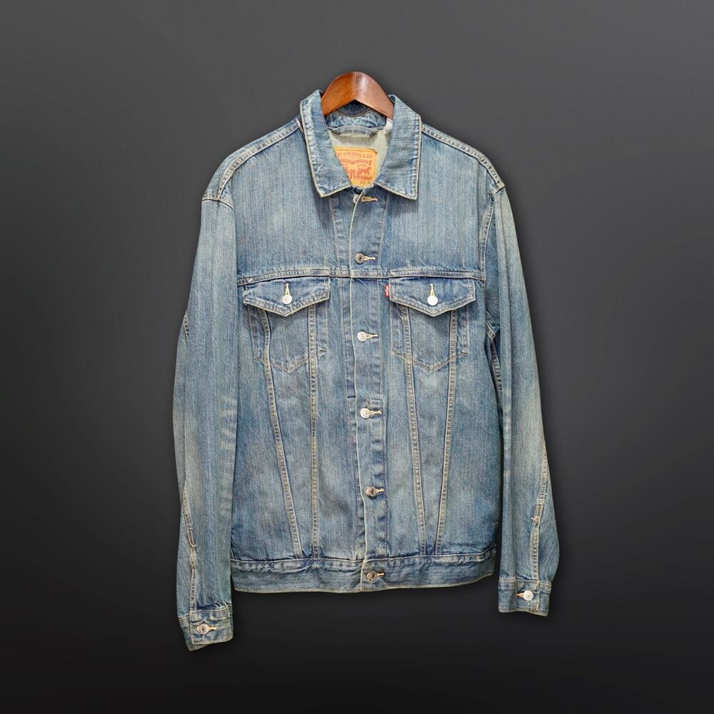 Levi Strauss & Co. Men's Blue Jean Jacket - Large